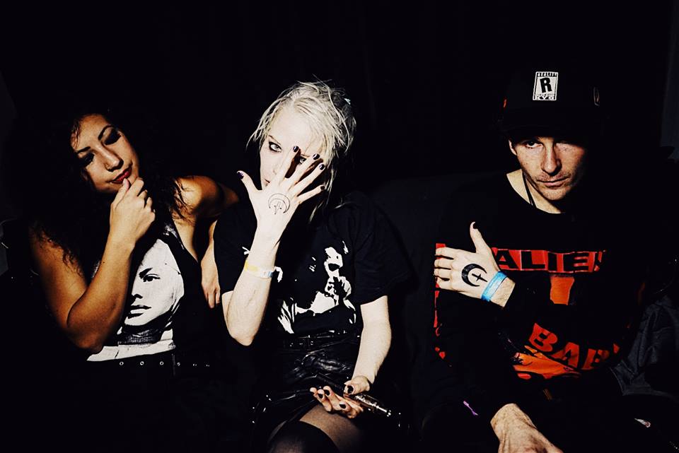 40949_alice_glass2.jpg