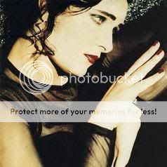 Siouxsie-gazing1.jpg