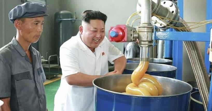 51-best-pictures-of-kim-jong-un-looking-at-things-v1-u2